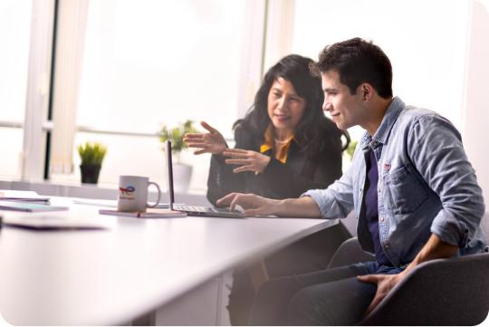 collaborateurs TotalEnergies pendant une séance de mentoring