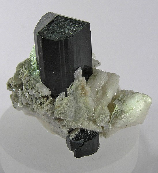 File:Schorl-136127.jpg