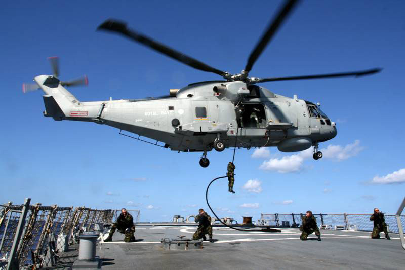 File:EH101 Merlin HMS Monmouth 2007.jpg