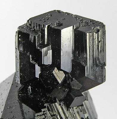 File:Schorl-136072.jpg