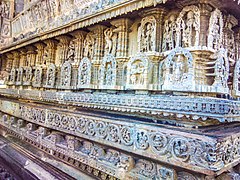 Chennakeshava temple Belur 576.jpg