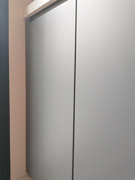 File:Sektion Filler Panel between Cabinet and Wall.jpg