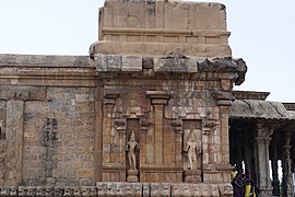 Brihadeeswarar Temple 3471.jpg