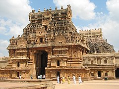 Brihadeeswarar Temple 02.jpg