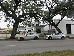 NOLA Colonics - Louisiana Avenue, Uptown New Orleans, November 2023.jpg