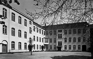 Schulhofblick Fichte-Gymnasium 1957