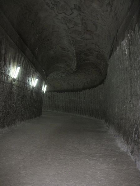 File:The entry way to the mine.jpg