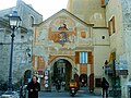 La porta che dà su piazza san Biagio