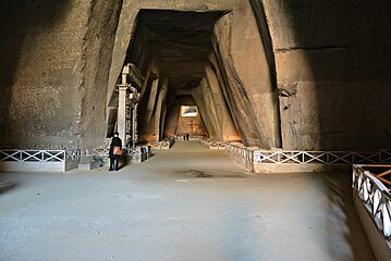 Cimitero delle Fontanelle, ingresso