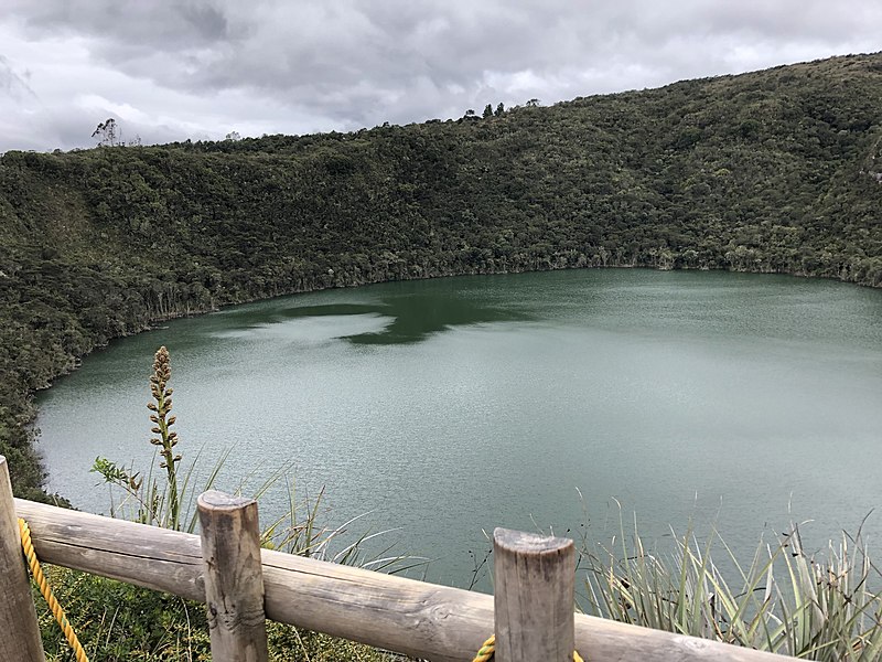 File:Laguna de Guatavita.jpg