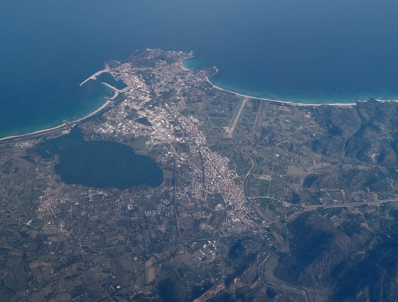 File:Arbatax - Vista aerea.png