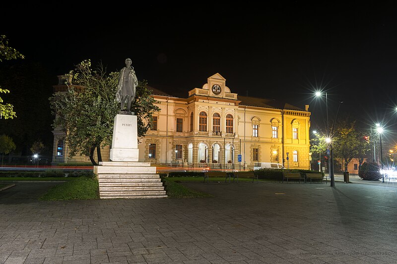 File:Kiskoros town hall.jpg