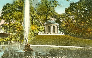 Tempel im Kaiser Friedrich Hain um 1920.