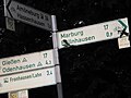 Wegweiser am Lahntalradweg, Abzweig "Lange-Hessen-Radweg" nach Amöneburg in Fronhausen