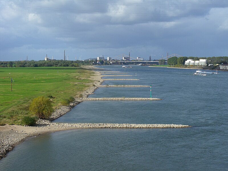 File:Buhnen in Duisburg.JPG