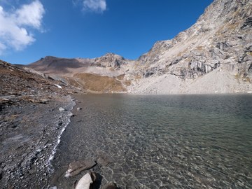 Lunghinsee (En), Hauptwasserscheide am