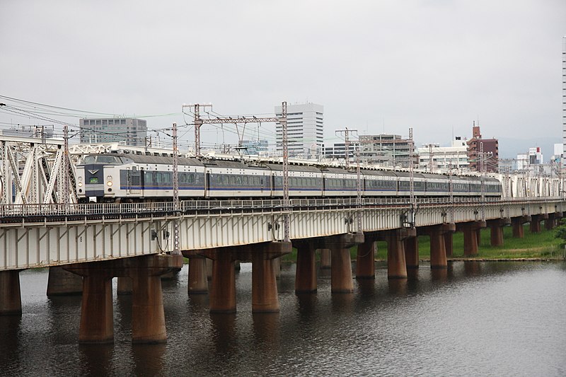 File:東海道本線 上淀川橋梁-09-01.jpg