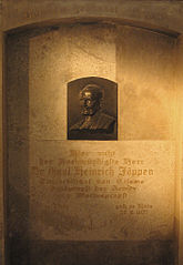 Grab von Bischof Heinrich Joeppen in St. Cyriakus Krefeld-Hüls.