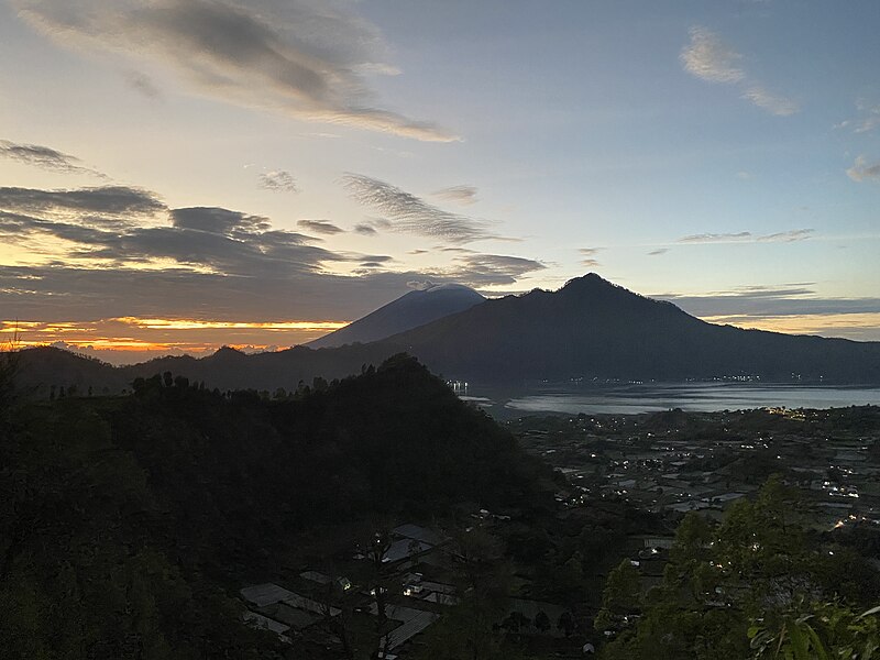 File:Gunung Batur, Kintamani MWD 03.jpg