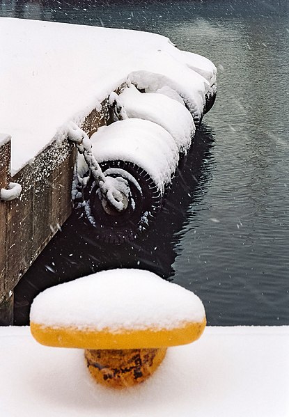 File:Bollard in Visby harbor, Gotland.jpg