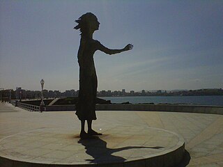 Monumento a la madre del emigrante de Ramón Muriedas