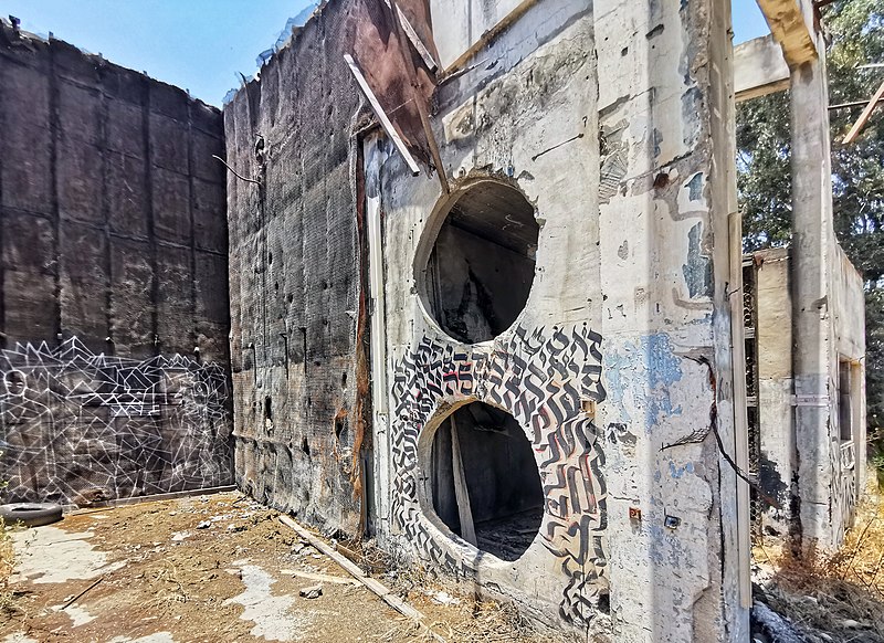 File:PikiWiki Israel 69118 a building in the beit dagan camp.jpg