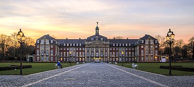 Münster, Schloss -- 2014 -- 6769-71 (crop).jpg