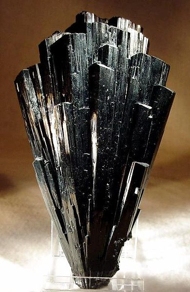 File:Schorl-20690.jpg