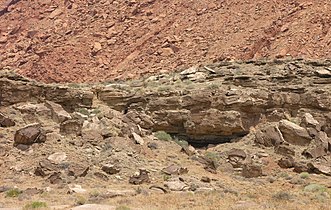 Moenkopi Shale with Chinle formation above it