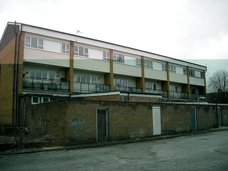 File:Nice pic of Plumley Road shops & flats from the rear side - panoramio.jpg