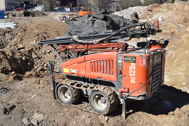 File:Sandvik DC125R drill rig.jpg