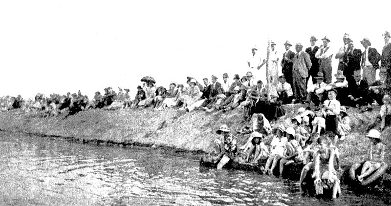 File:Opening of swimming pool, St Kilda, South Australia (Chronicle 19 Apr 1934 p37).jpg