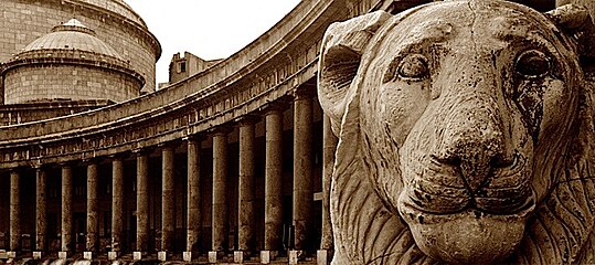 Piazza del Plebiscito - Dettaglio del colonnato