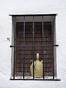 Finestra i botija a Castell de Castells.JPG