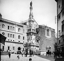 Piazza Gesù Nuovo (foto Henderson)