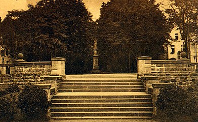 Mariensäule in den Rheinanlagen in Krefeld-Uerdingen um 1914