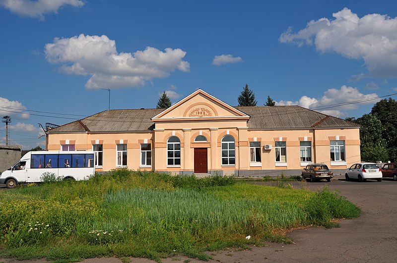 File:Railway station Sil back.jpg