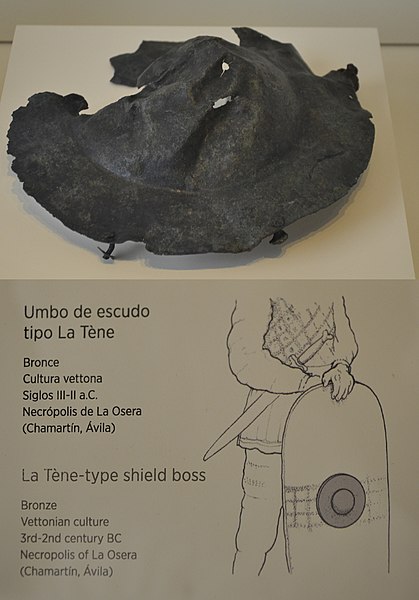 File:Umbo de escudo vetón - M.A.N.jpg