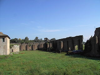 Roma, via Appia Antica, sepolcro di Romolo e portico al Circo di Massenzio