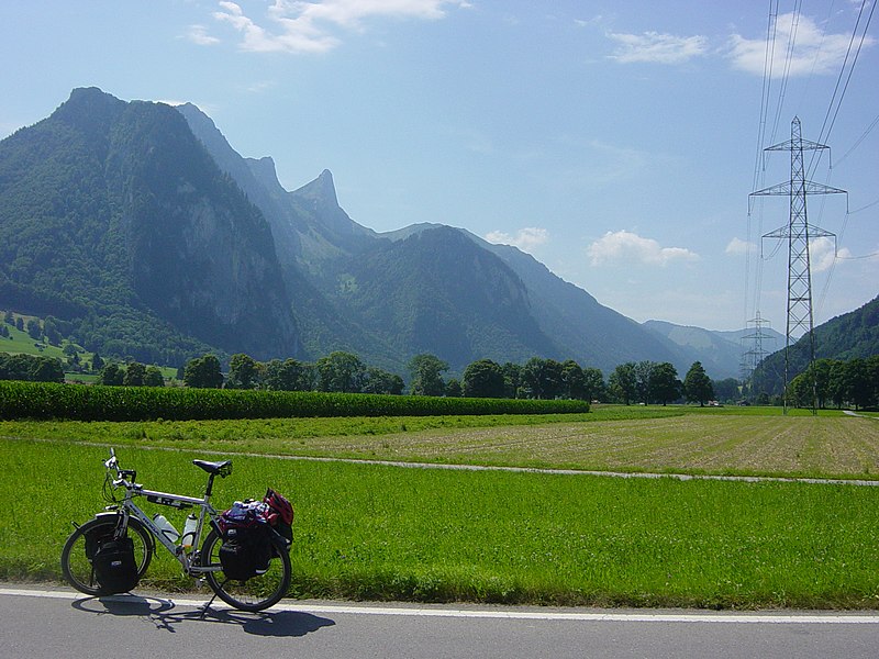 File:Road to Frutinger - panoramio.jpg