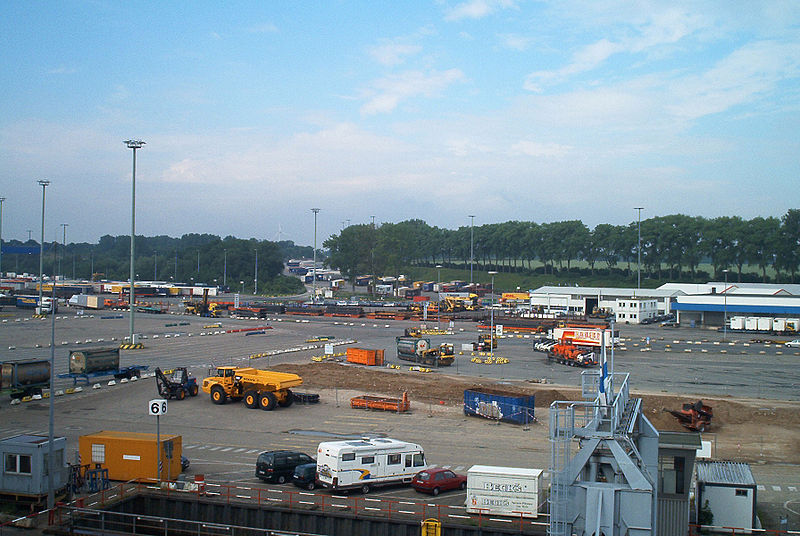 File:Travemuende-Faehrhafen 03.jpg