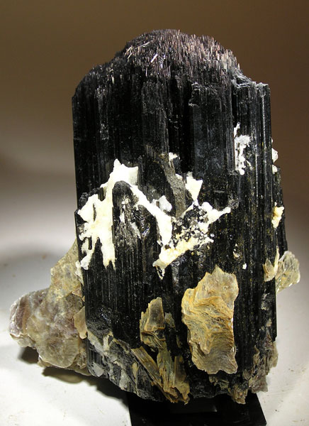 File:Schorl-38202.jpg