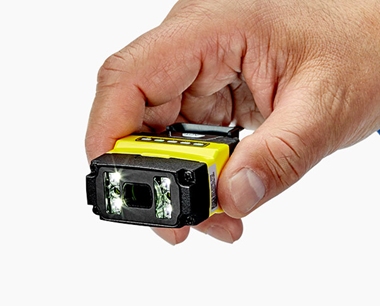 Image of hand holding DataMan 80 product