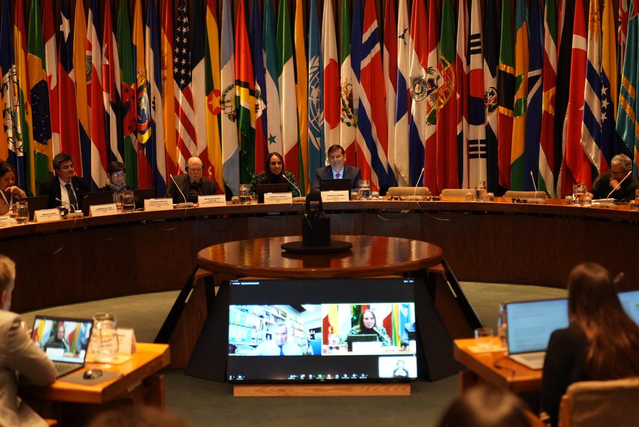 foto de los participantes en el conversatorio