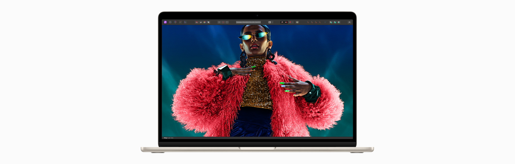 Изглед отпред на MacBook Air, демонстриращ Liquid Retina дисплея.