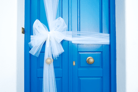 white tulle bow on blue front door