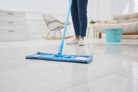 cleaning vinyl floors with mop