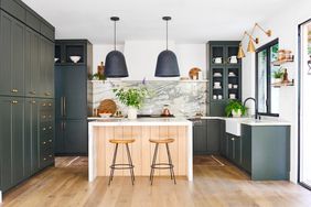 Modern kitchen marble backsplash