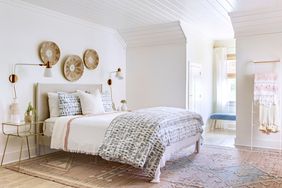 Neutral white bedroom 