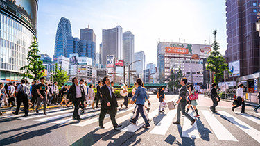 People crossing the street in Shinjuku shopping district, Tokyo, Japan.